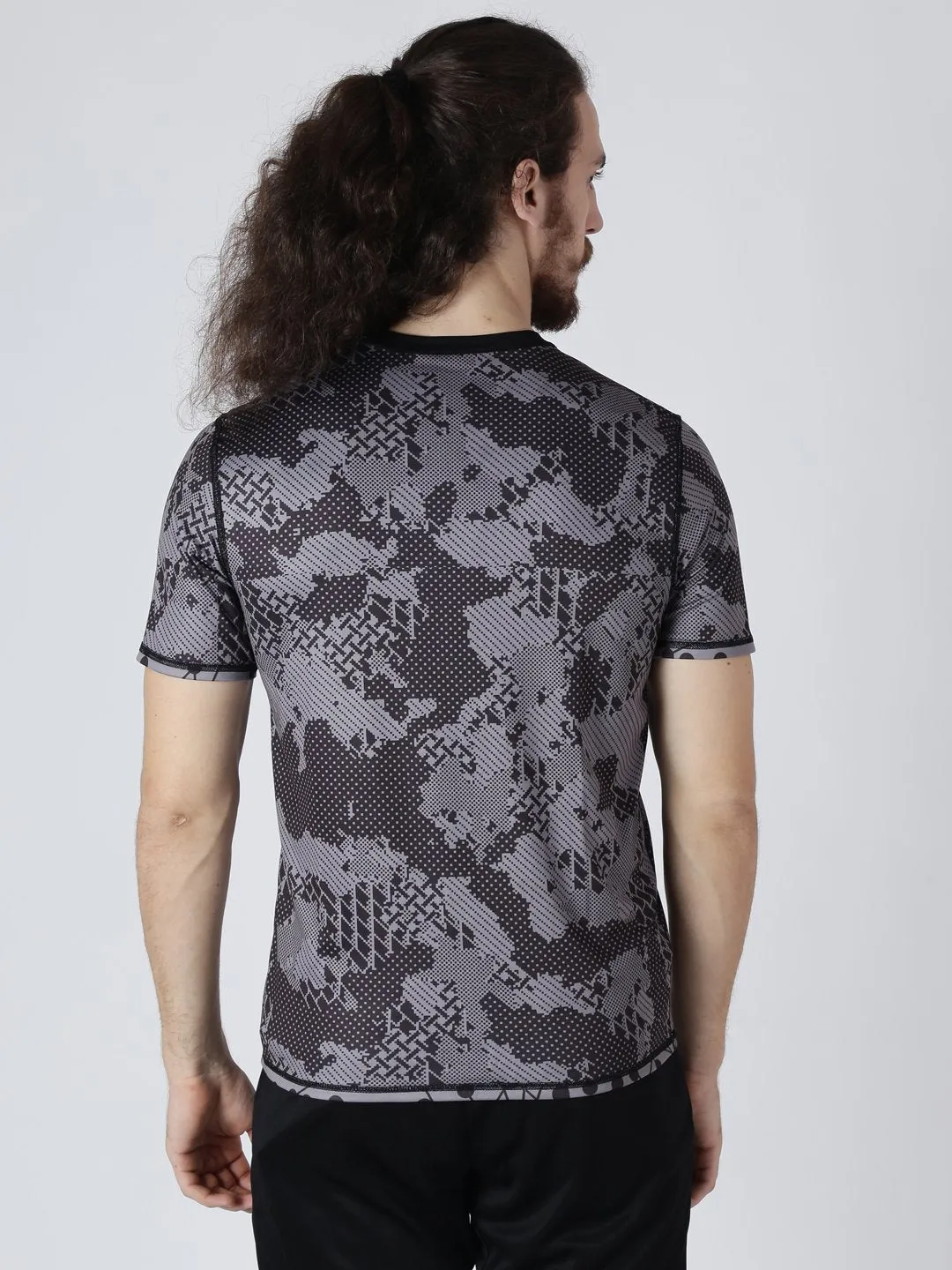 Alcis Men Taupe & Black Printed Round Neck Outdoor Reversible T-shirt