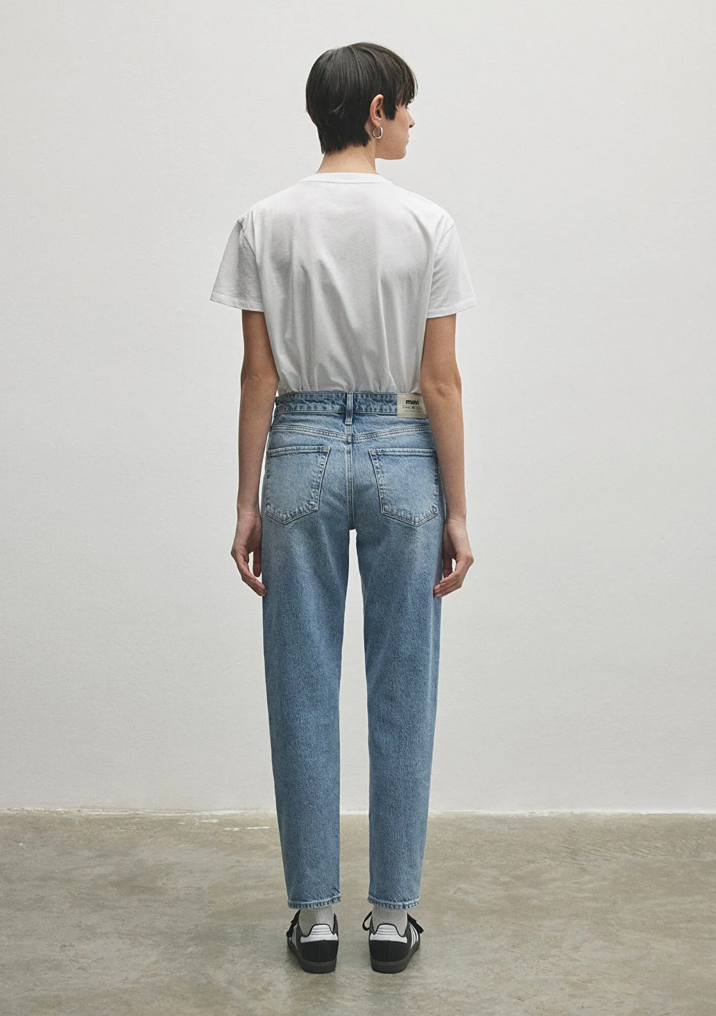 Cindy Mid Classic Denim Jean Pants