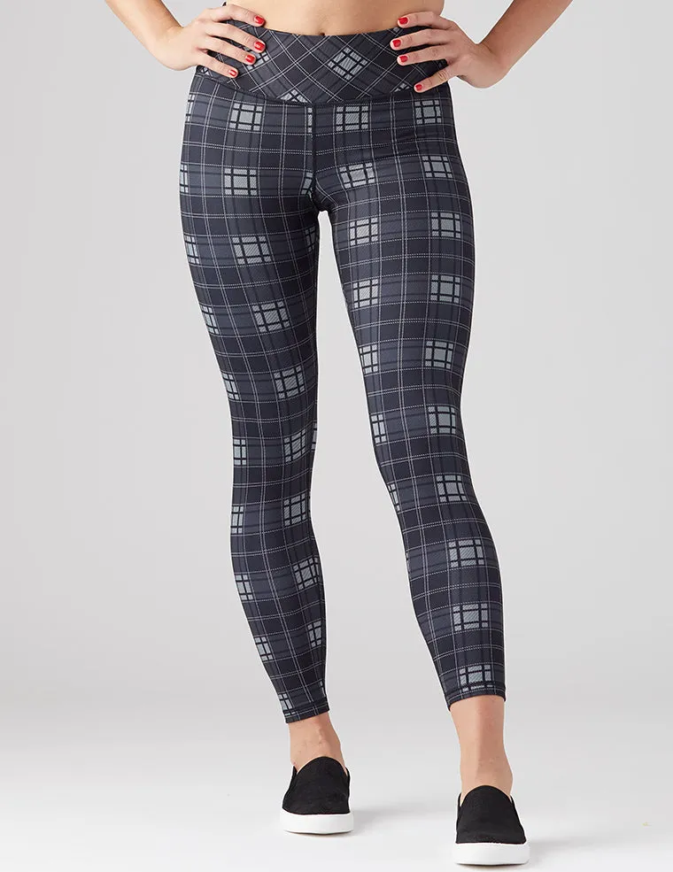 Elongate Legging Print: Black Plaid