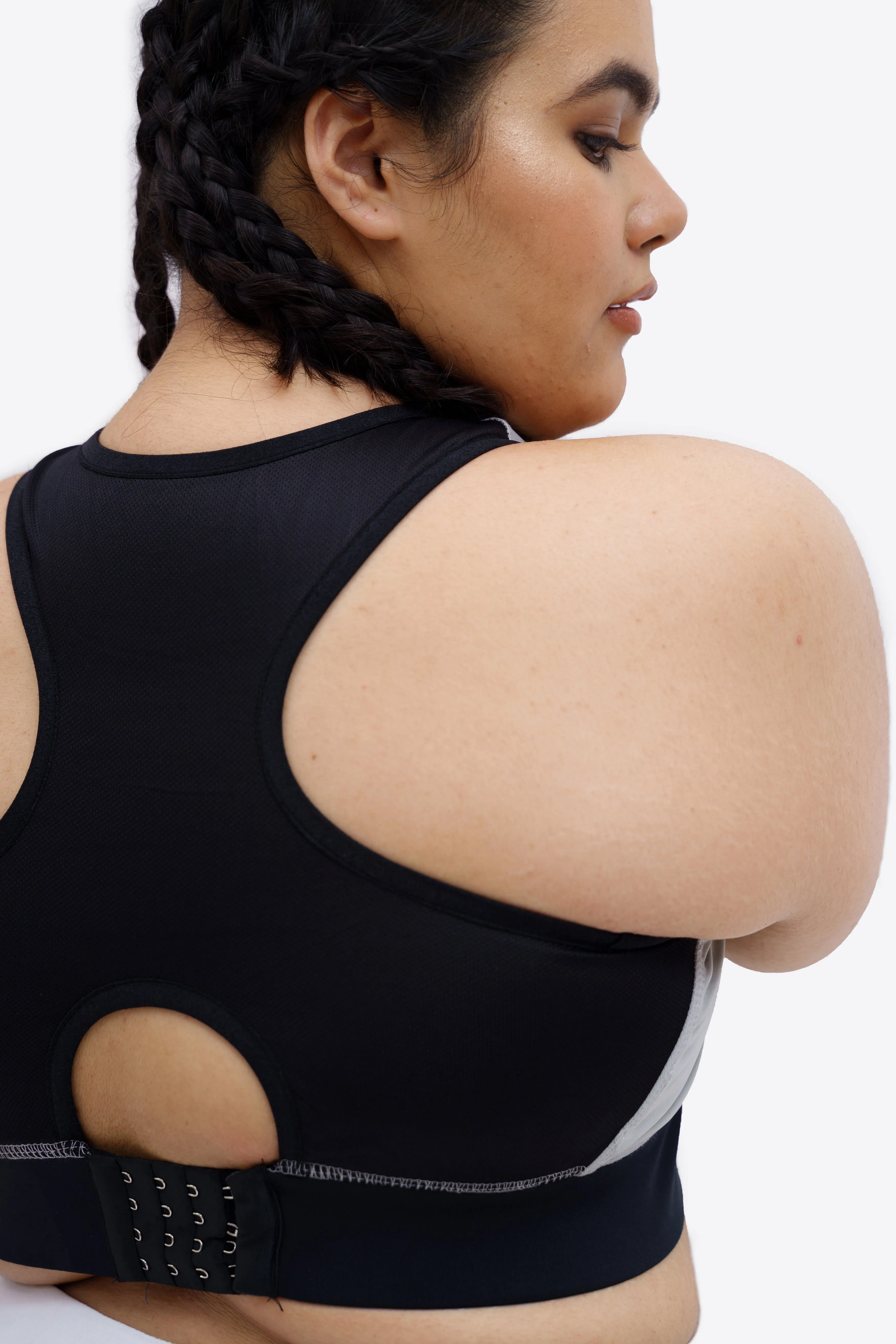 Studio Sports Bra: Medium Suport || White