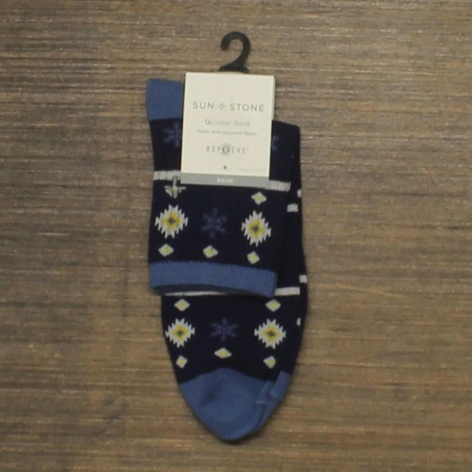 Sun   Stone Men's Snowflake Holiday Half-Calf Socks